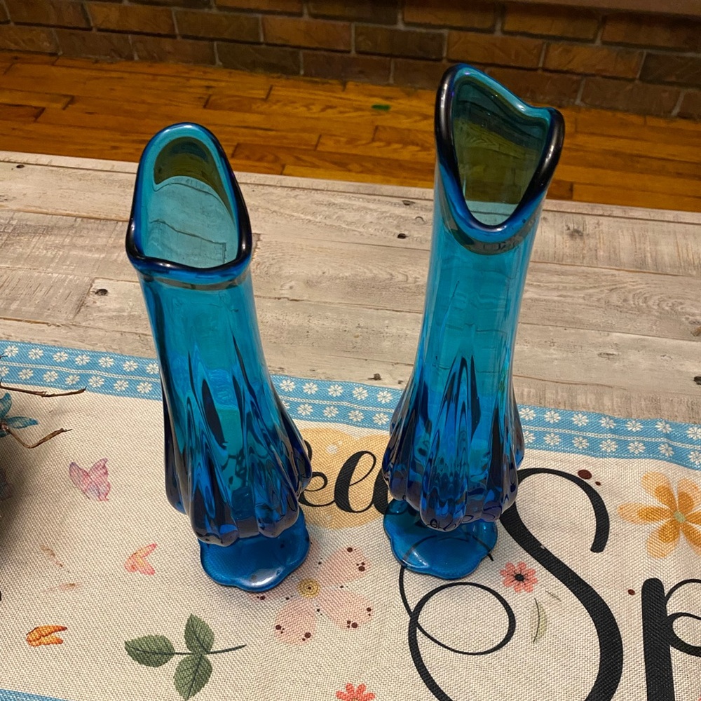 Vintage MCM OR L.E. SMITH? Viking Peacock Blue Swung Vase Set 6 Petal pedestal